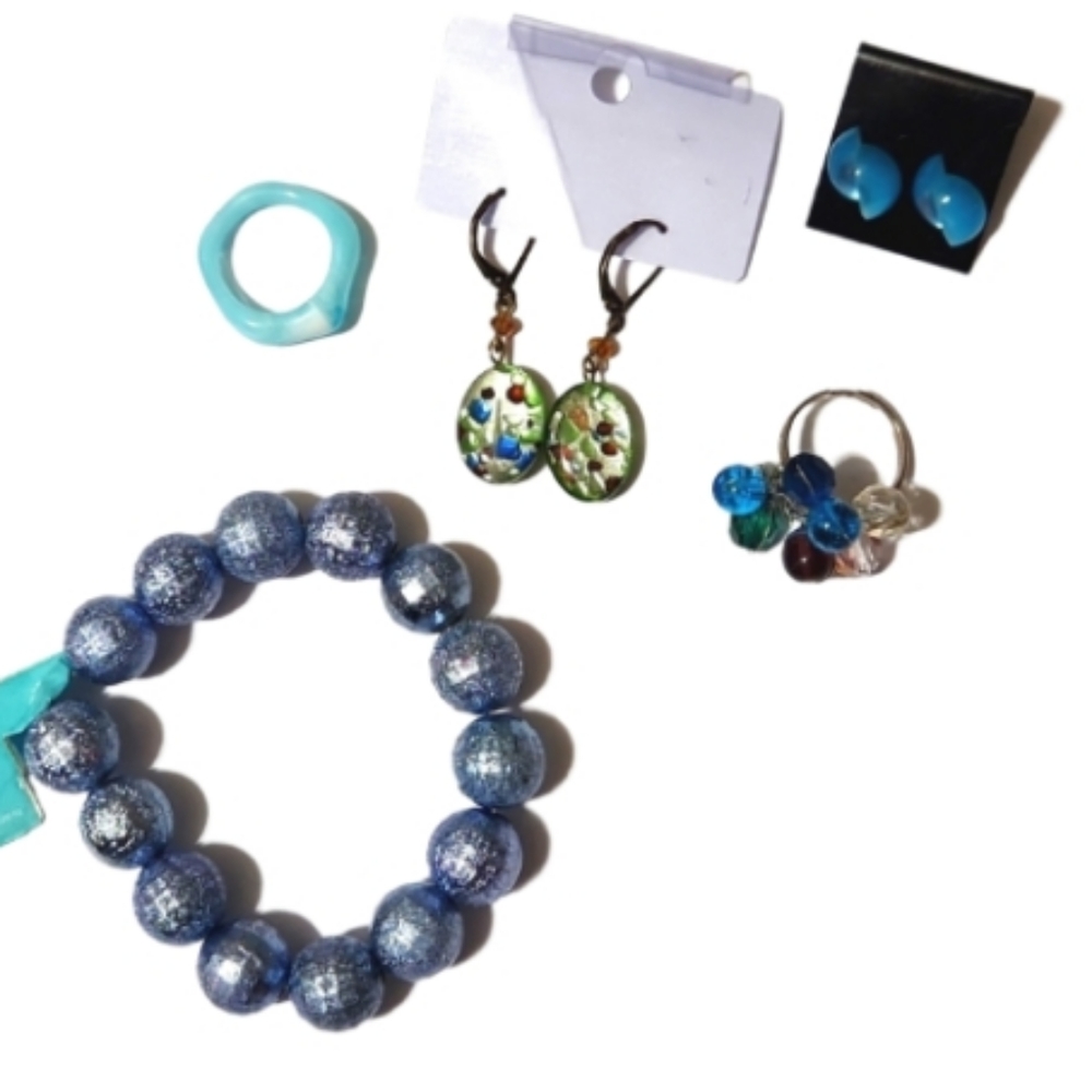 Lot If vintage jewelry blues